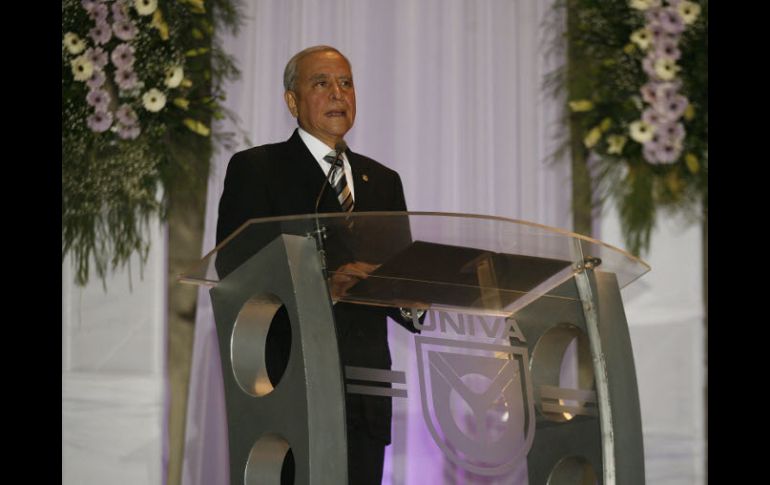 Guillermo Alonzo Velasco, rector de Univa, informó a la comunidad estudiantil los retos que tiene la universidad para 2011. M. FREYRIA  /