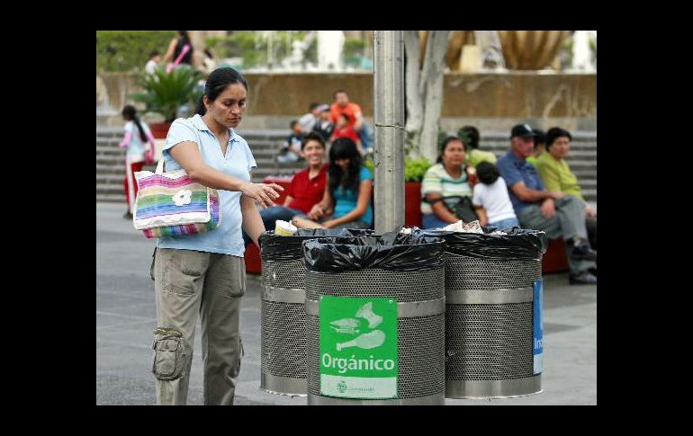 La iniciativa considera incentivos para escuelas, comerciantes de mercados y vecinos que reciclen la basura. A. GARCÍA  /