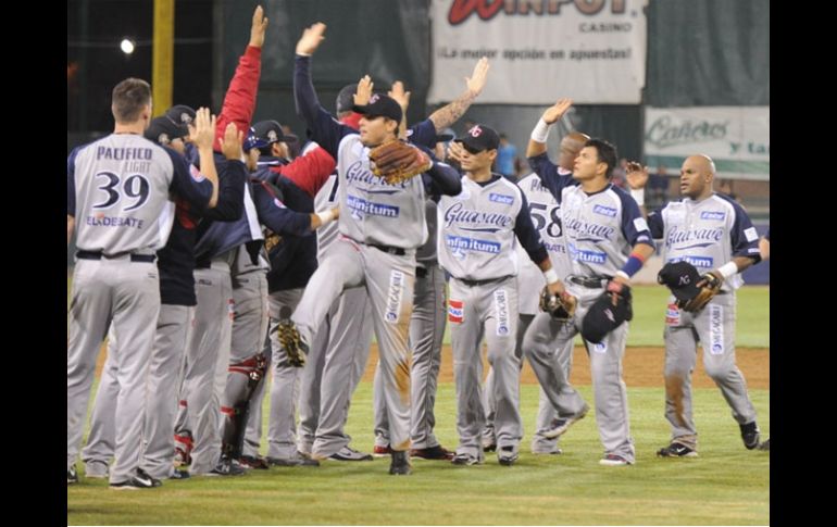 Los jugadores del los Algodoneros de Guasave festejando. ESPECIAL  /