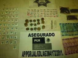 Se aseguraron 96 envoltorios de cocaína, 13 de marihuana y 900 pesos. ESPECIAL  /