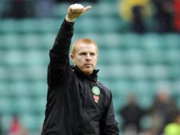 El entrenador del Celtic Neil Lennon dando instrucciones a su equipo. REUTERS  /