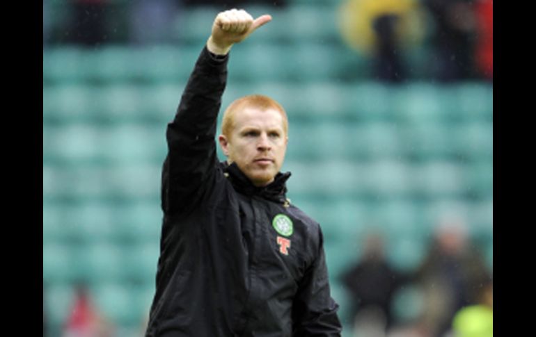 El entrenador del Celtic Neil Lennon dando instrucciones a su equipo. REUTERS  /