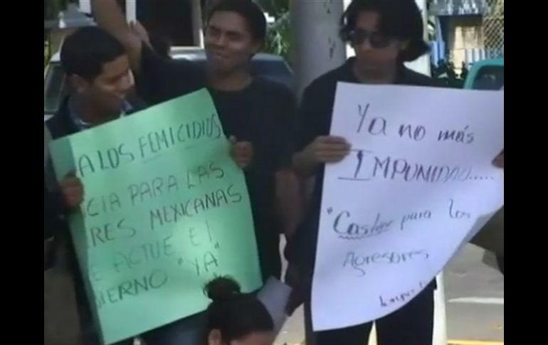 Manifestantes protestan en Manuagua contra feminicidos en México. EFE  /