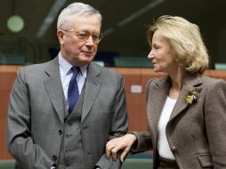 La vicepresidenta del gobierno de España, Elena Salgado con su homólogo de Italia, Giulio Tremonti, en Bruselas.NTX  /