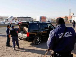 Sobre Periférico, policías detuvieron a algunos automovilistas para revisarlos. E. PACHECO  /