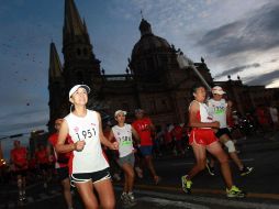 A las afueras de la Catedral dará inico el Medio Maratón Internacional de Guadalajara. MEXSPORT  /