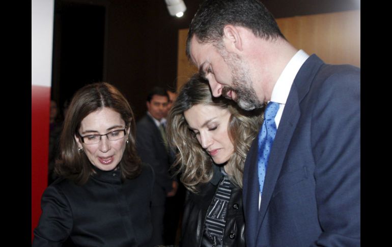 Pilar del Río, viuda de José Saramago; Letizia y Felipe de Borbón. EFE  /