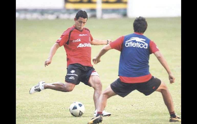 Alfredo Moreno se alista para disparar durante un entrenamiento. MEXSPORT  /