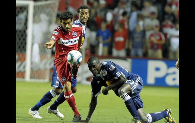 El jugador azteca en un partido con el Chicago Fire. MEXSPORT  /