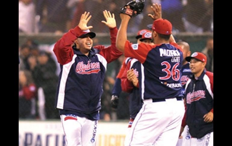 Los jugadores de los Algodoneros celebran su pase a la final. ESPECIAL  /