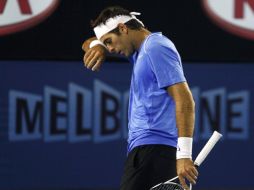 El tenista argentino se retira de la cancha tras ser eliminado del torneo. REUTERS  /