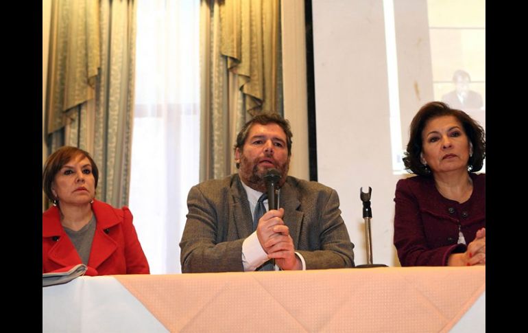 Isabel Miranda de Wallace (d), Samuel González (c) y Patricia Olamendi (i). EL UNIVERSAL  /