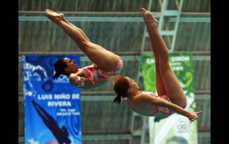 Laura Sánchez y Daniela Ramírez durante la competencia. MEXSPORT  /