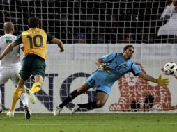 Harry Kewell (10) anotó el gol del pase a semifinales de los 'Socceroos'. REUTERS  /