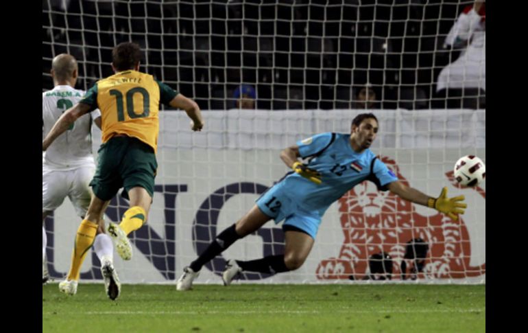 Harry Kewell (10) anotó el gol del pase a semifinales de los 'Socceroos'. REUTERS  /