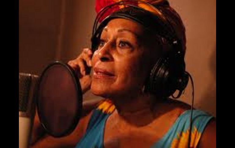 La cantante cubana dio voz a 'Mama Odie' de la película 'Tiana y el Sapo'. ESPECIAL  /