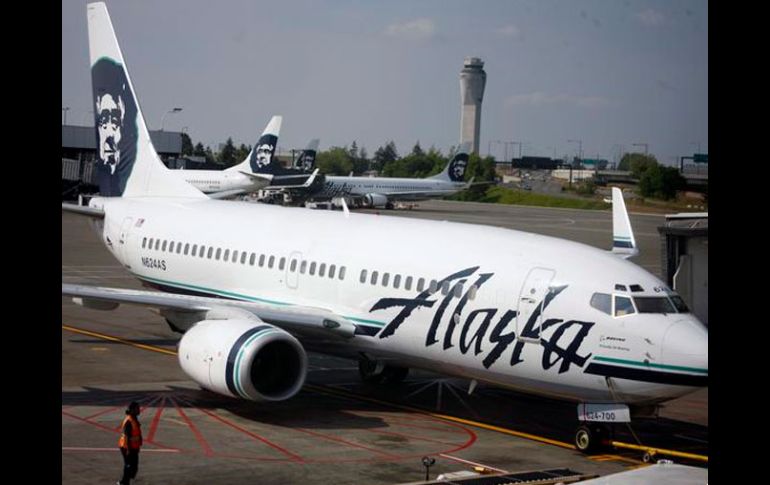 Alaska Airlines toma las rutas suspendidas por Mexicana. AP  /