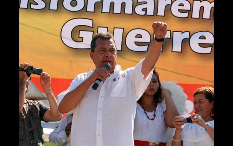 Ángel Aguirre, candidato de la coalición Guerrero nos une, en un acto de campaña. ESPECIAL  /