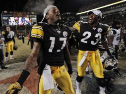 Mike Wallace y Keenan Lewis, de los Acereros, celebran el campeonato de conferencia y el pase al Super Bowl. EFE  /