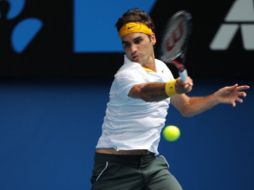 El tenista suizo Roger Federer va por buen camino en el Abierto de Australia. AFP  /