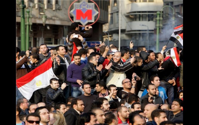 Centenares de personas participan en las manifestaciones en el centro de El Cairo, Egipto. EFE  /