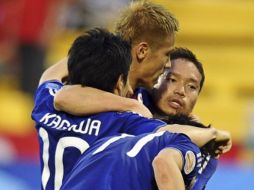 Los jugadores de Japón festejan su triunfo. EFE  /