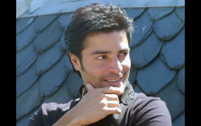 La canción Completamente Enamorados del cantante Chayanne da nombre al disco. EFE  /