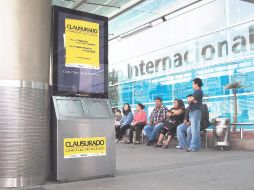 La publicidad en el aeropuerto está otra vez clausurada, los administradores esperan un amparo a favor en dos días. ESPECIAL  /