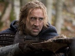 Nicolas Cage se mete en la piel de Behmen, un valiente guerrero, en la cinta Temporada de brujas. ESPECIAL  /