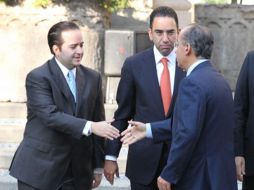 Alejandro Poiré saluda al Presidente Felipe Calderón Hinojosa. Los acompaña Javier Lozano. NTX  /