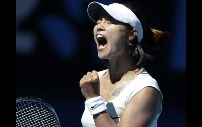 La tenista china celebra su pase a la final del Abierto de Australia. AP  /