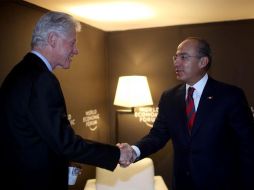 El Presidente Felipe Calderón y el ex mandatario de Estados Unidos, William Clinton. EL UNIVERSAL  /