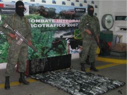 Los 84 kilos 680 gramos de droga sintética, fueron hallados ocultos en 25 rollos de polietileno. ESPECIAL  /