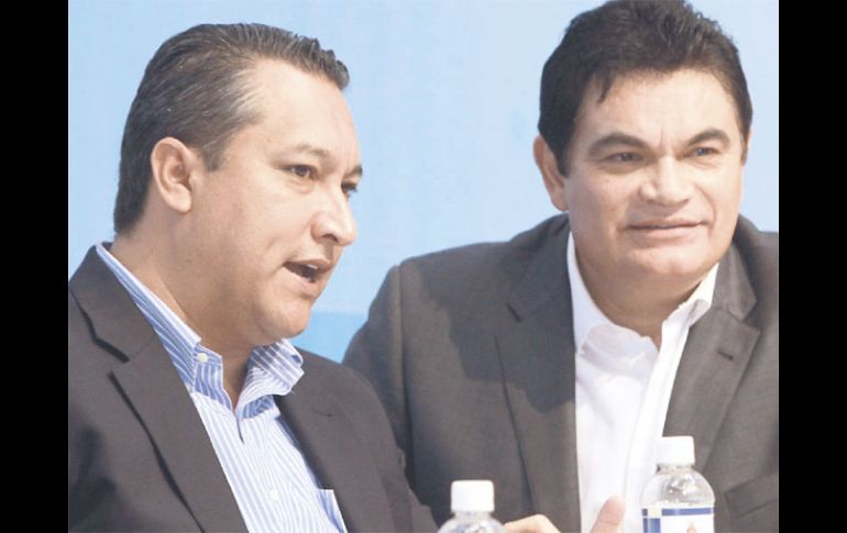 El secretario de Gobernación, Francisco Blake Mora (derecha), y el gobernador Mario López Valdez. NTX  /