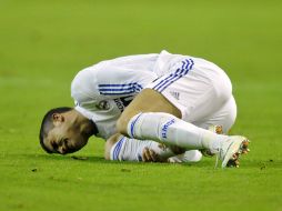 Cristiano Ronaldo yace en el césped, luego de que le cometieron una falta, ayer ante Osasuna. AFP  /