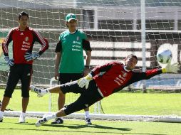 Jesús Corona durante el entrenamiento de la Selección mexicana. MEXSPORT  /