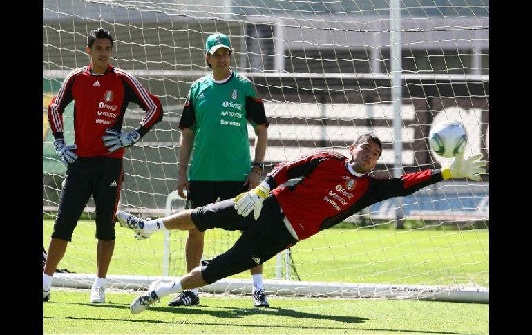 Jesús Corona durante el entrenamiento de la Selección mexicana. MEXSPORT  /