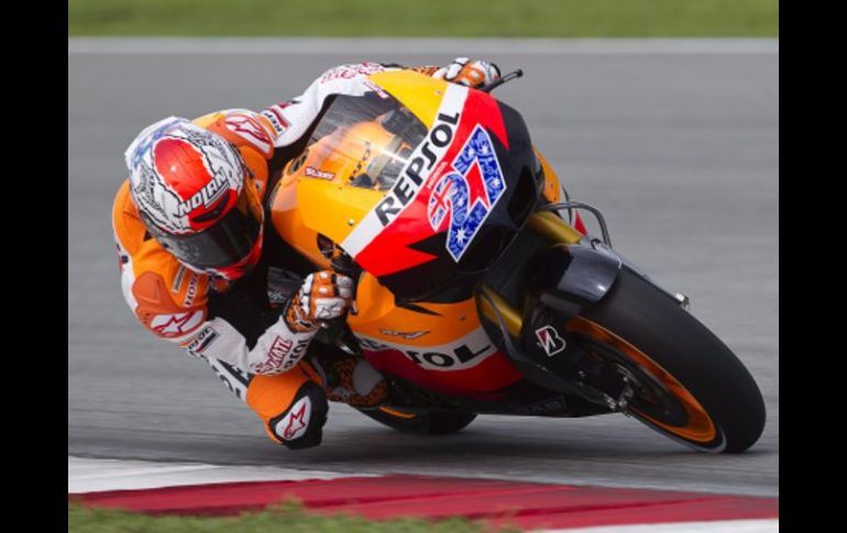 El piloto australiano de MotoGP Casey Stoner, de Honda, participa en el entrenamiento de pretemporada en el circuito de Sepang. EFE  /