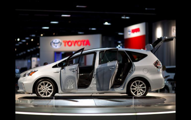 Un Toyota Prius V expuesto en la Feria del Automóvil de Washington. EFE  /