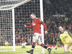 Wayne Rooney festeja su segundo gol de la noche al Sunderland. REUTERS  /