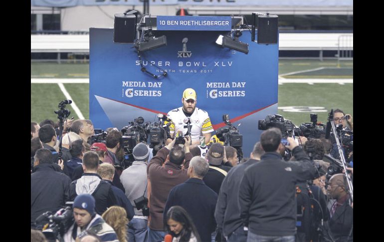 El mariscal de campo de los Acereros, Ben Roethlisberger, fue de los jugadores que más prensa atrajo. AP  /