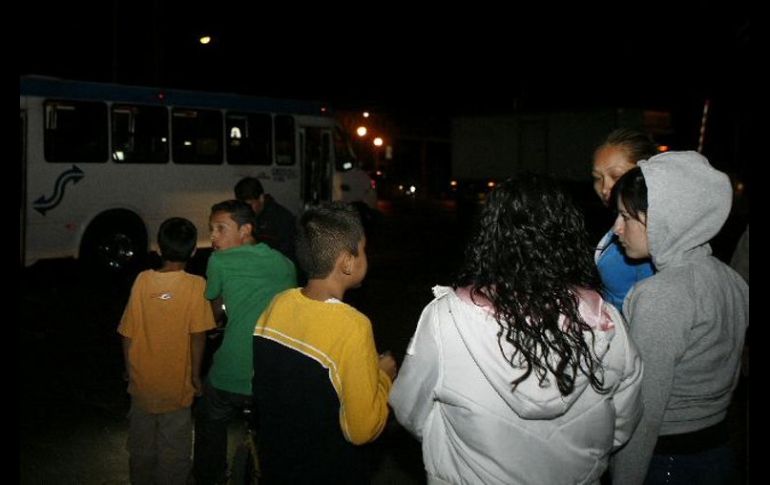 Bloqueo en la Colonia del Sauz, donde el incendio del autobús fue frustrado. M.FREYRIA  /