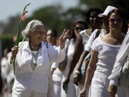 Las Damas de Blanco demandan al gobierno la liberación de los otros 11 miembros del 'Grupo de los 75' disidentes. AP  /