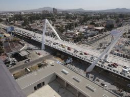 Vista panorámica del Puente Matute Remus el día de su inauguración. S. NÚÑEZ  /