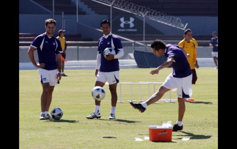 Los emplumados realizan una sesión de entrenamientos. A. CAMACHO  /