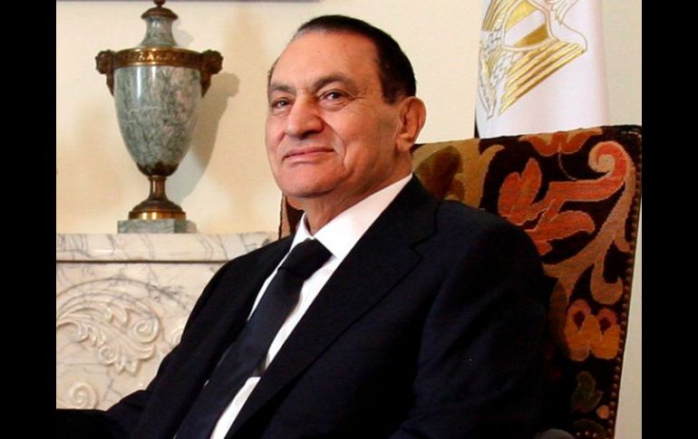 Mubarak aseguró que no quiere mantenerse en el poder, pero que no puede  renunciar por miedo al caos en Egipto. EFE  /