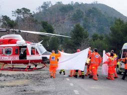 Kubica tuvo que ser sacado del vehículo y llevado en helicóptero al hospital.  EFE  /