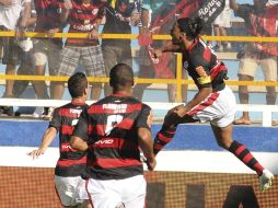 Momento en el que Ronaldinho (der.) celebra el gol anotado frente a Boavista, en partido de la Copa Guanabara. REUTERS  /