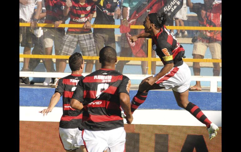 Momento en el que Ronaldinho (der.) celebra el gol anotado frente a Boavista, en partido de la Copa Guanabara. REUTERS  /