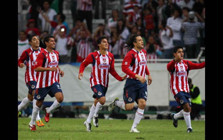 Debido a la baja de juego y motivos extra cancha, la afición de Chivas le ha dado la espalda al equipo. MEXSPORT  /